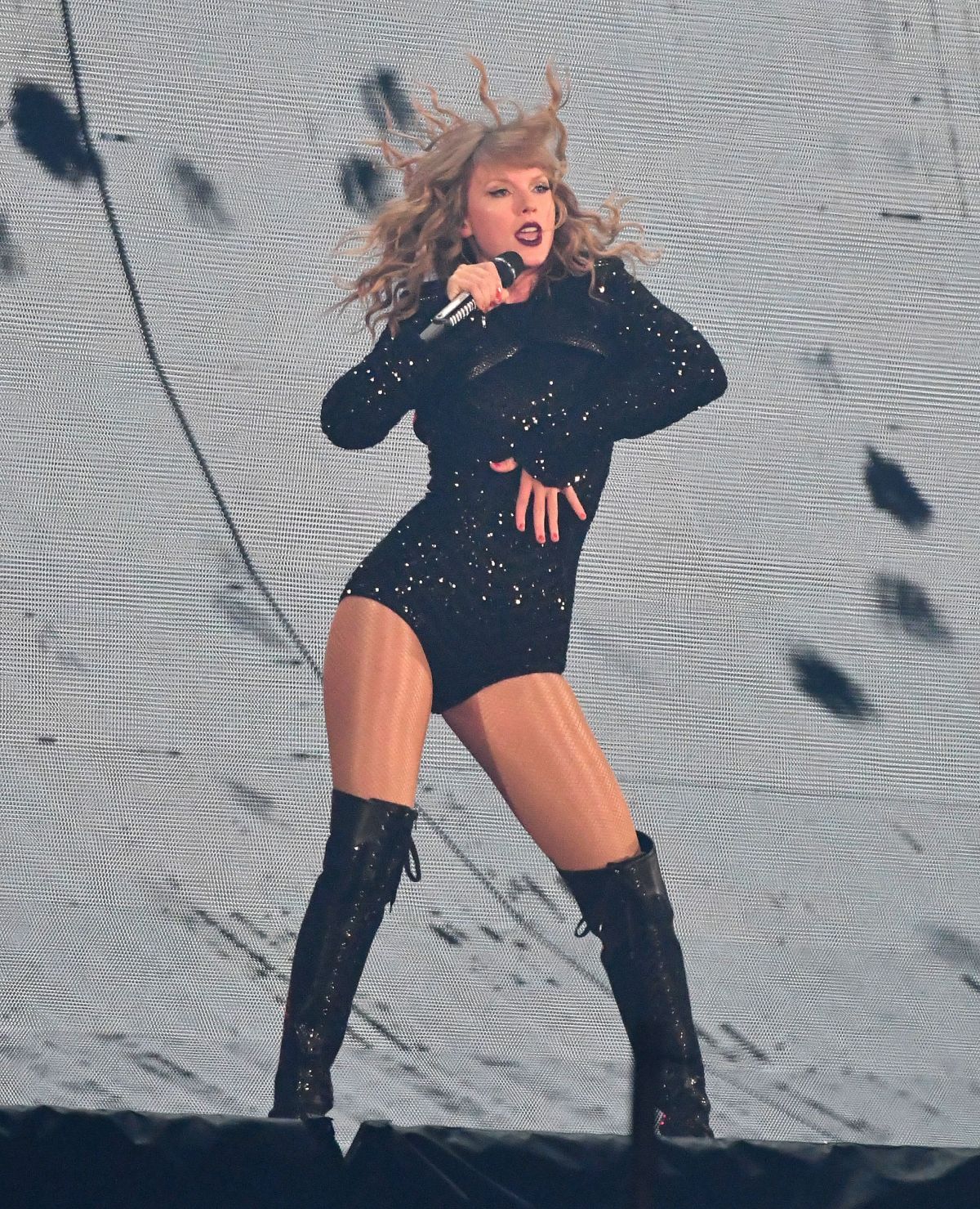taylor-swift-performs-at-her-reputation-tour-in-detroit-08-28-2018-6.jpg