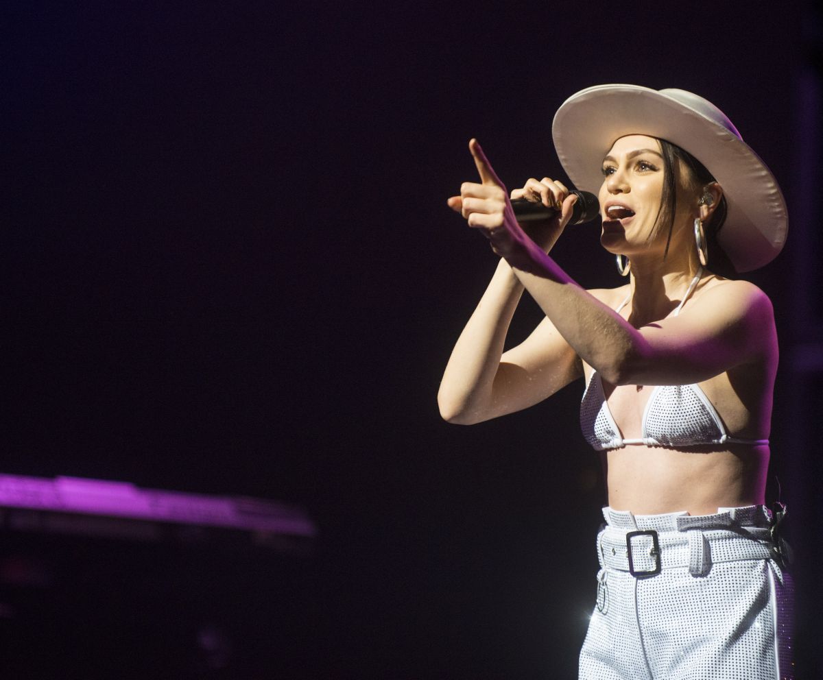 jessie-j-performs-at-new-theatre-in-oxford-11-17-2018-13.jpg