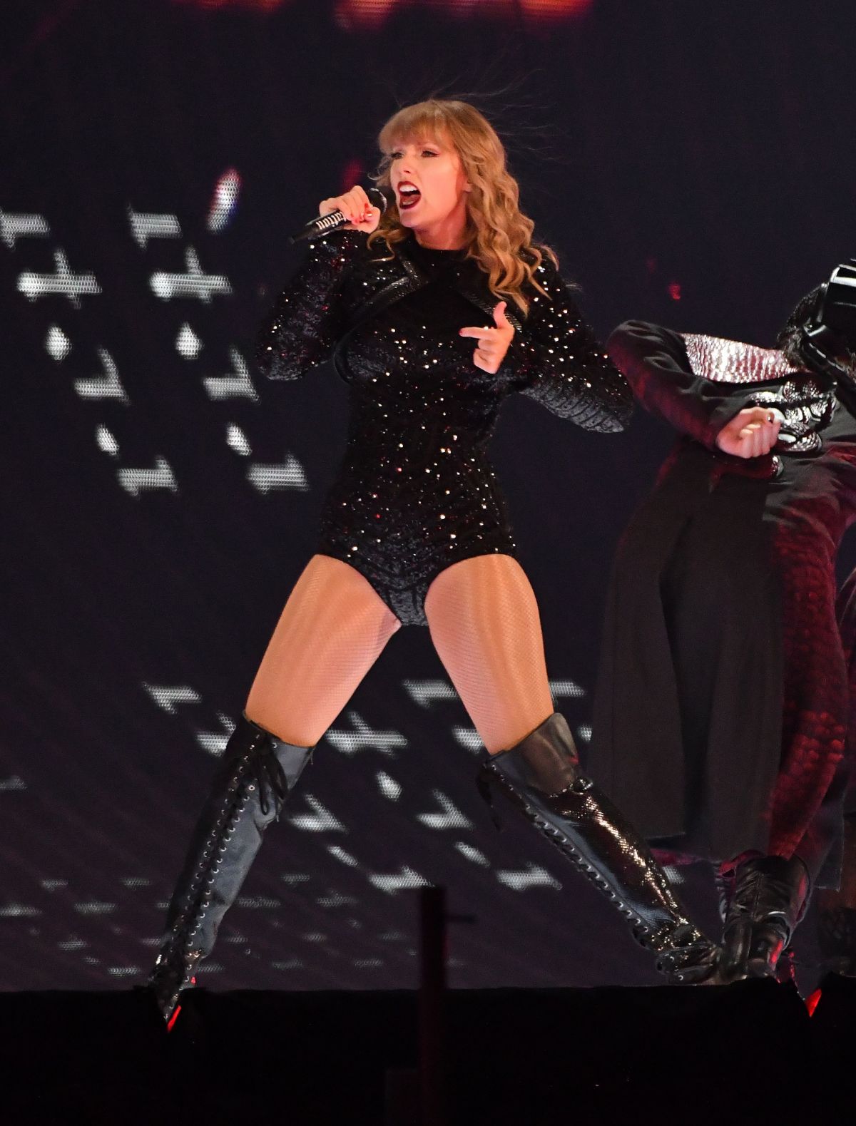 taylor-swift-performs-at-her-reputation-tour-in-detroit-08-28-2018-5.jpg