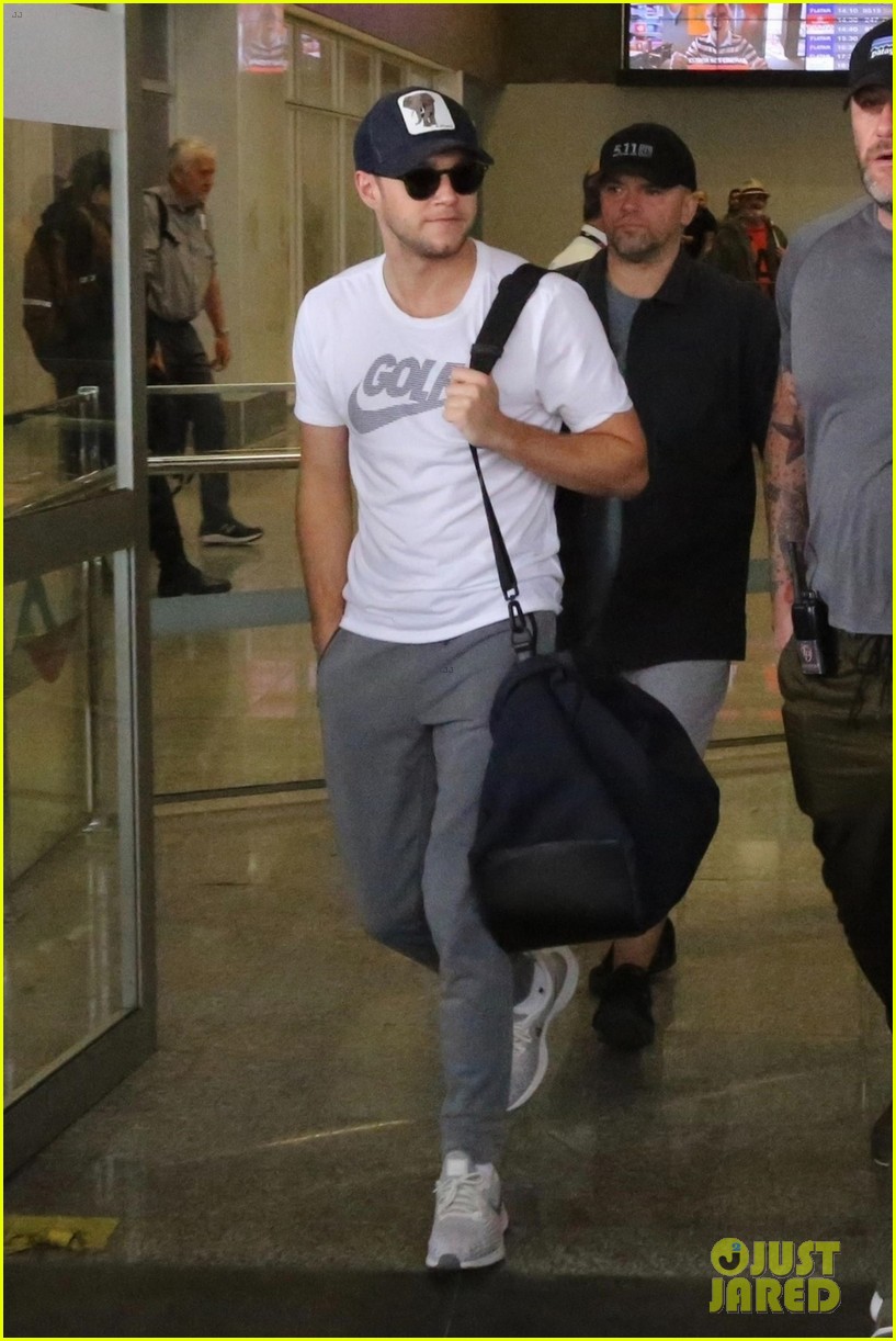 niall-horan-touches-down-in-brazil-for-his-flicker-world-tour-05.jpg
